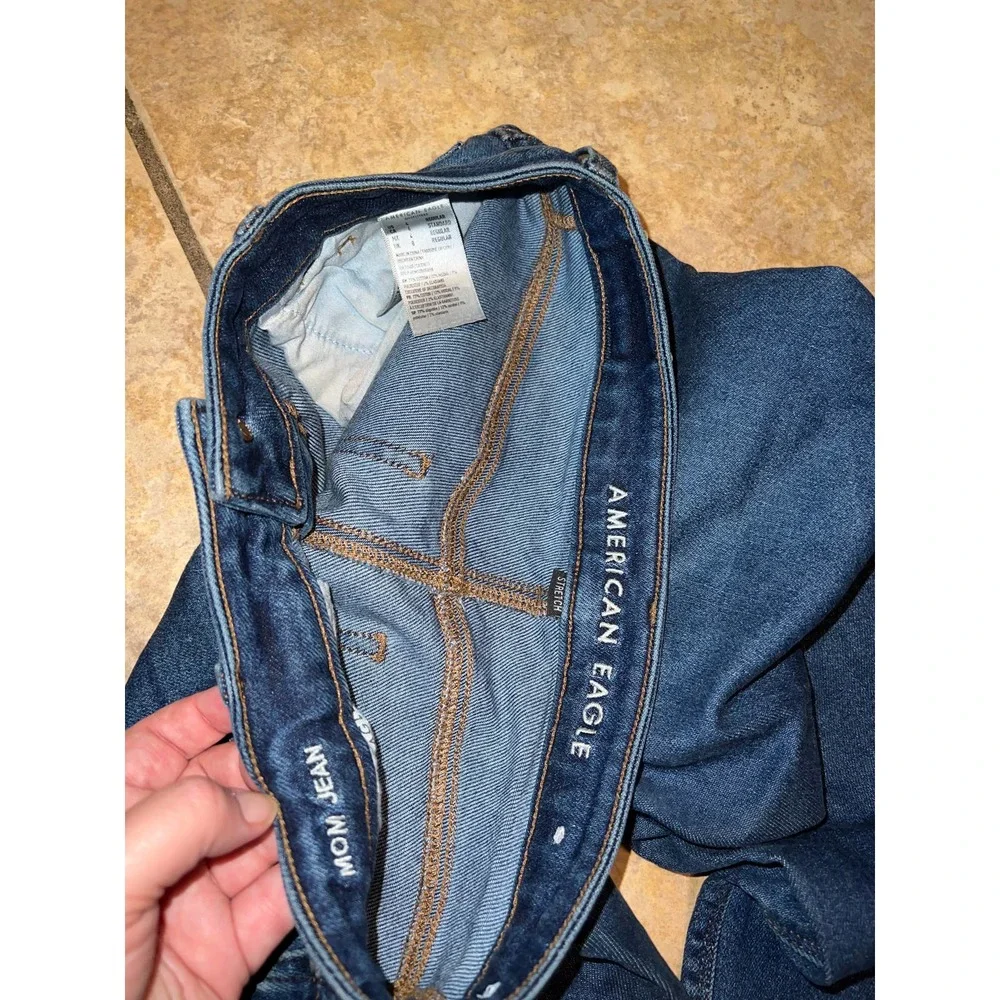 American Eagle Mom Jean Size 4 - Picture 3 of 3